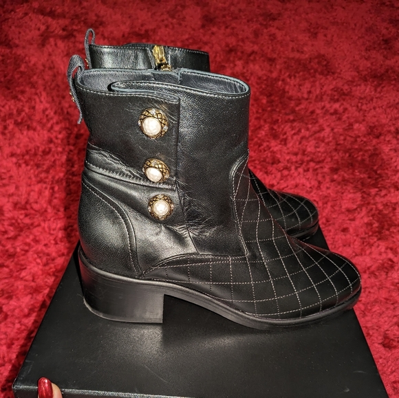 CHANEL 2017 LEATHER CRYSTAL EMBELLISHED QUILTED MOTO BOOTS IT 40.5 / US 10 - Picture 3 of 12